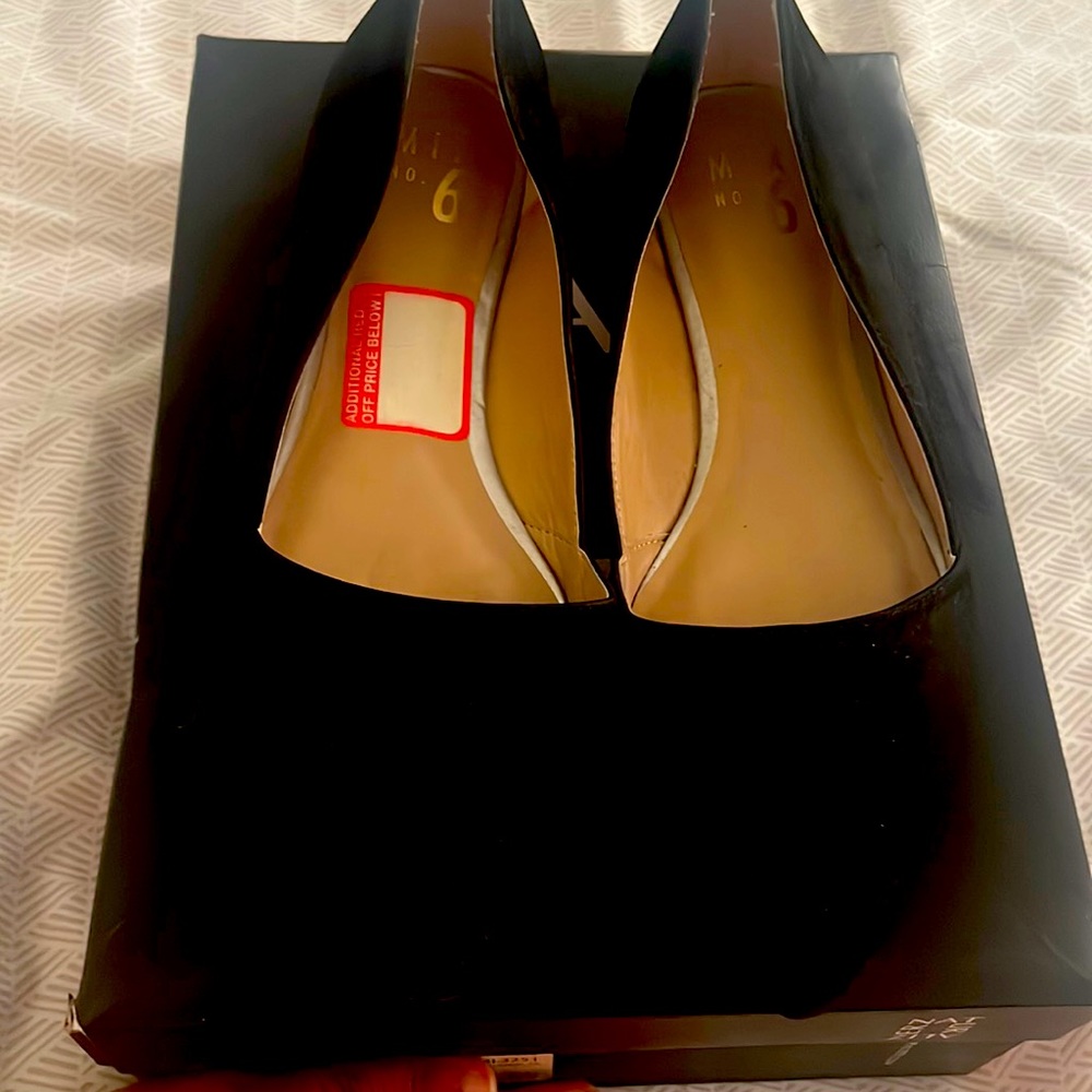 Black flat shoes